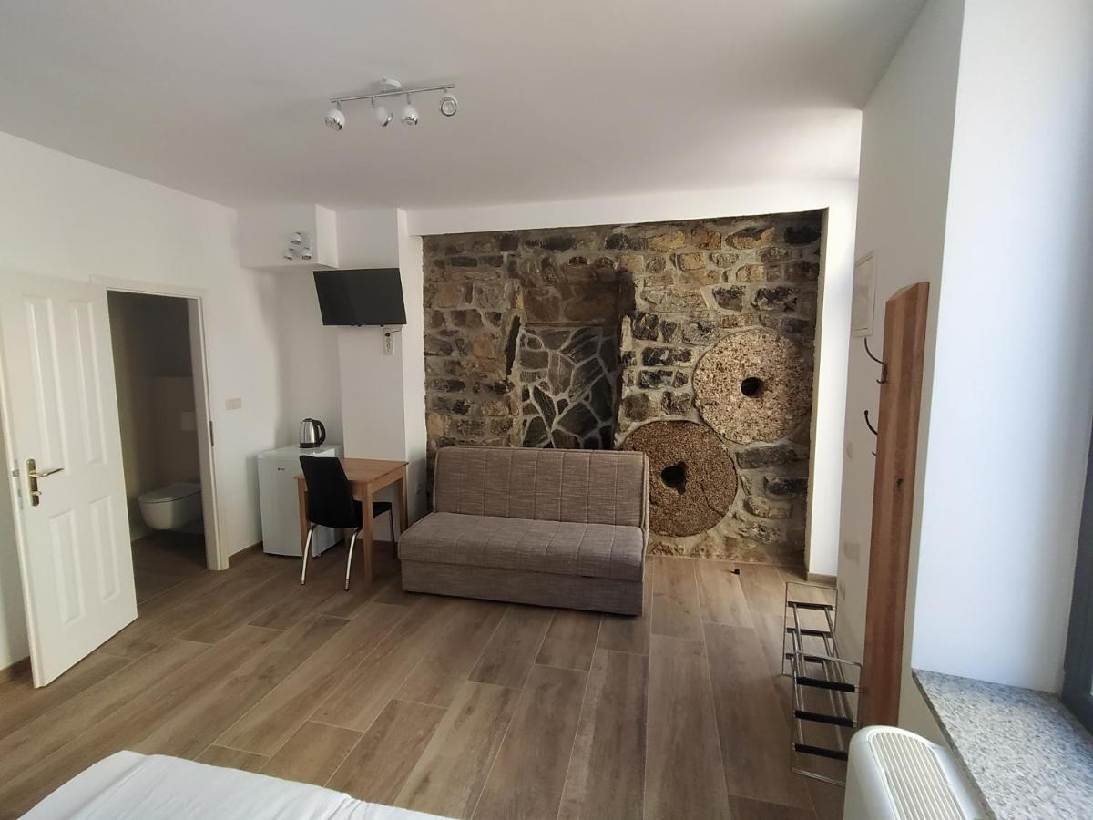 Apartmaji Maln Dolenjske Toplice Eksteriør bilde